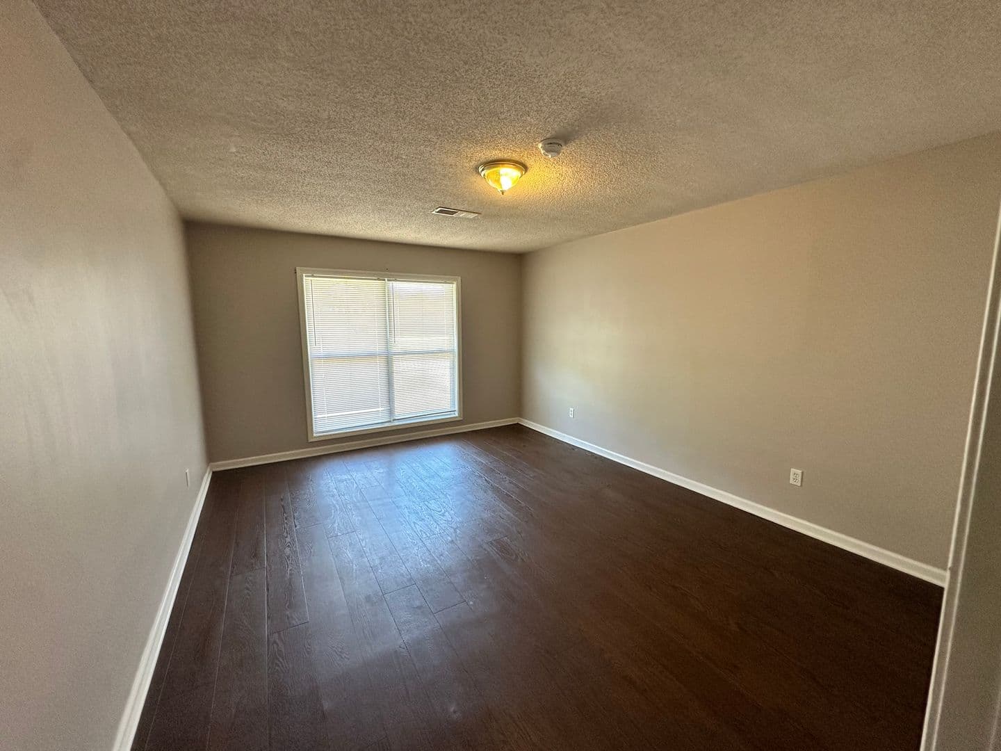 Murray Apartment: 43/47/51/57 Welch Ct