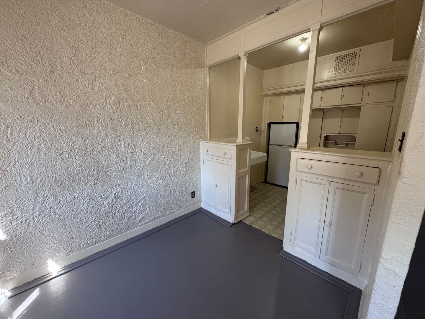 Paducah Apartment: 2142 Jefferson Street 102