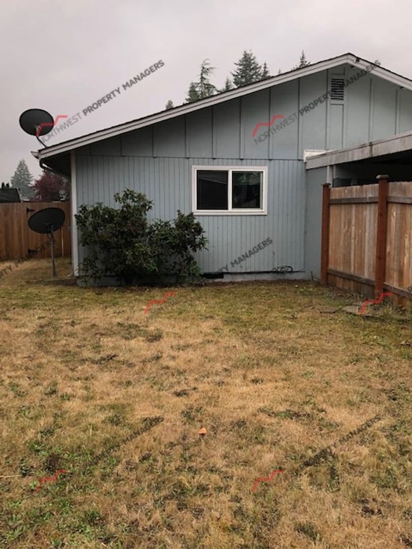 Olympia Apartment: 1400-1402 Josephine Ct. S.E.