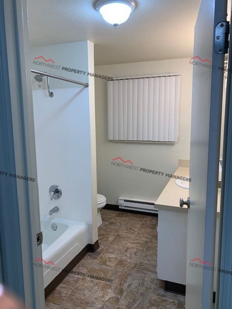 Lacey Apartment: 2700-2744 Ruddell Road SE