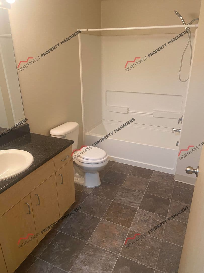Battle Ground Apartment: 218 SW 15th Ave
