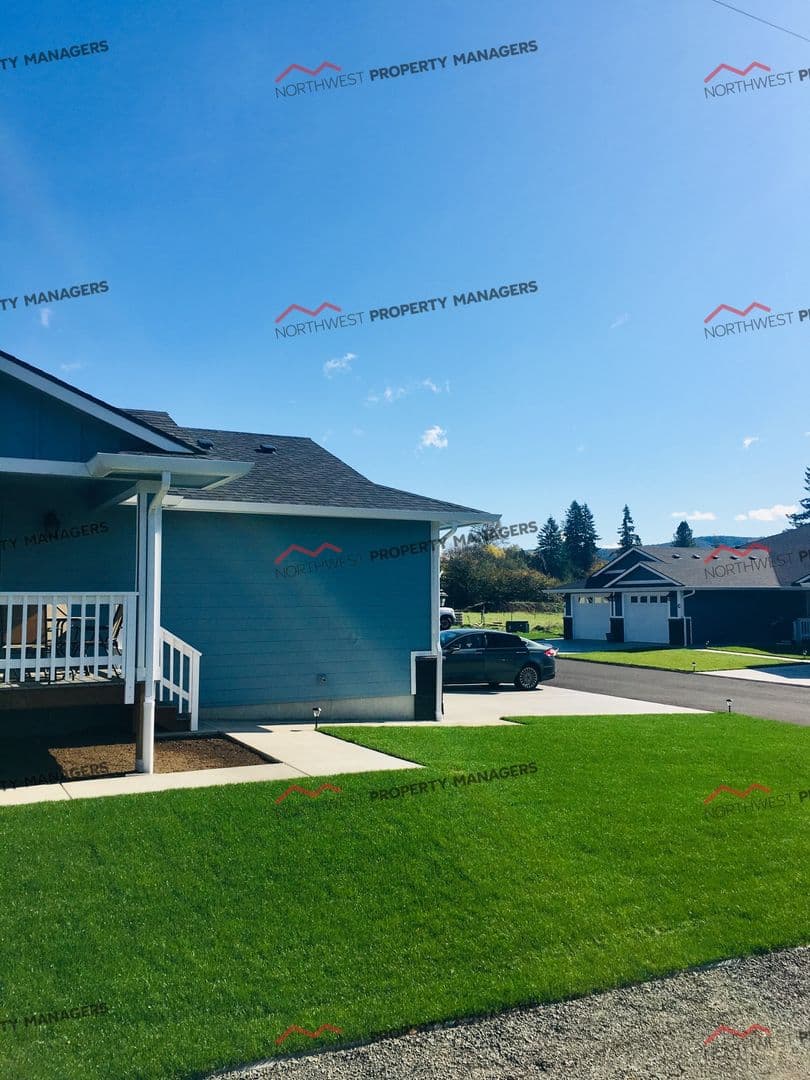 Mossyrock Apartment: 52-54 Godfrey Rd