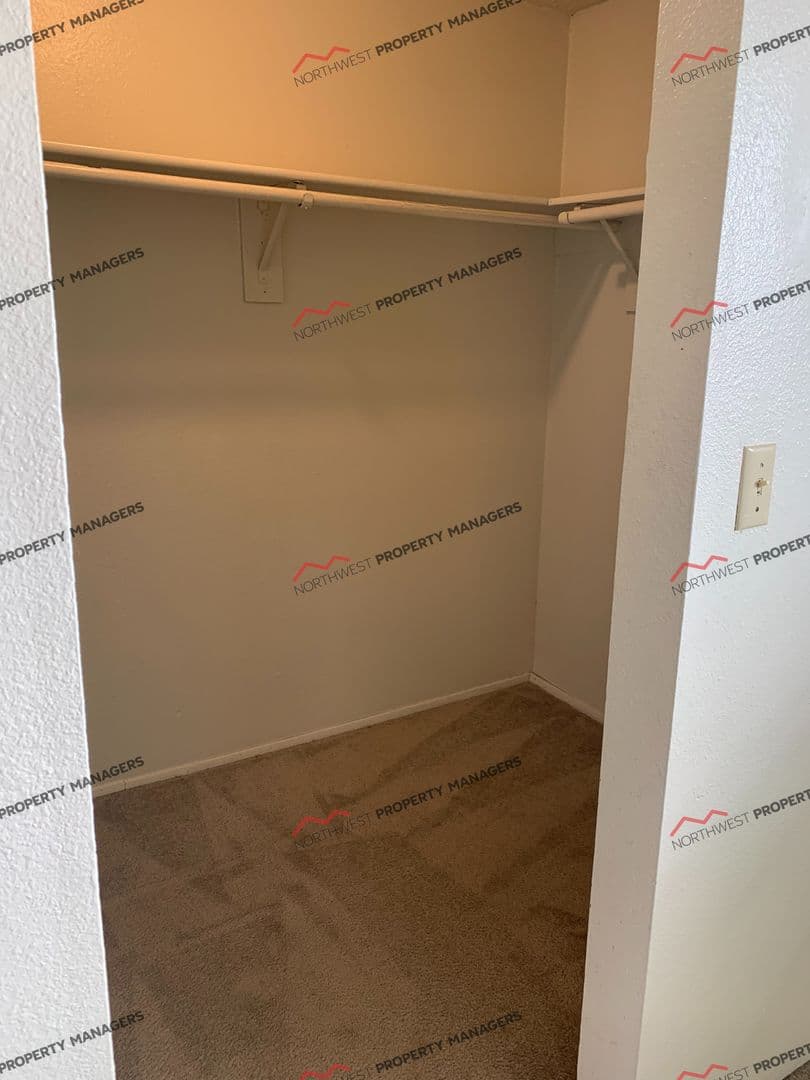 Lakewood Apartment: 4702 108th Street SW-A