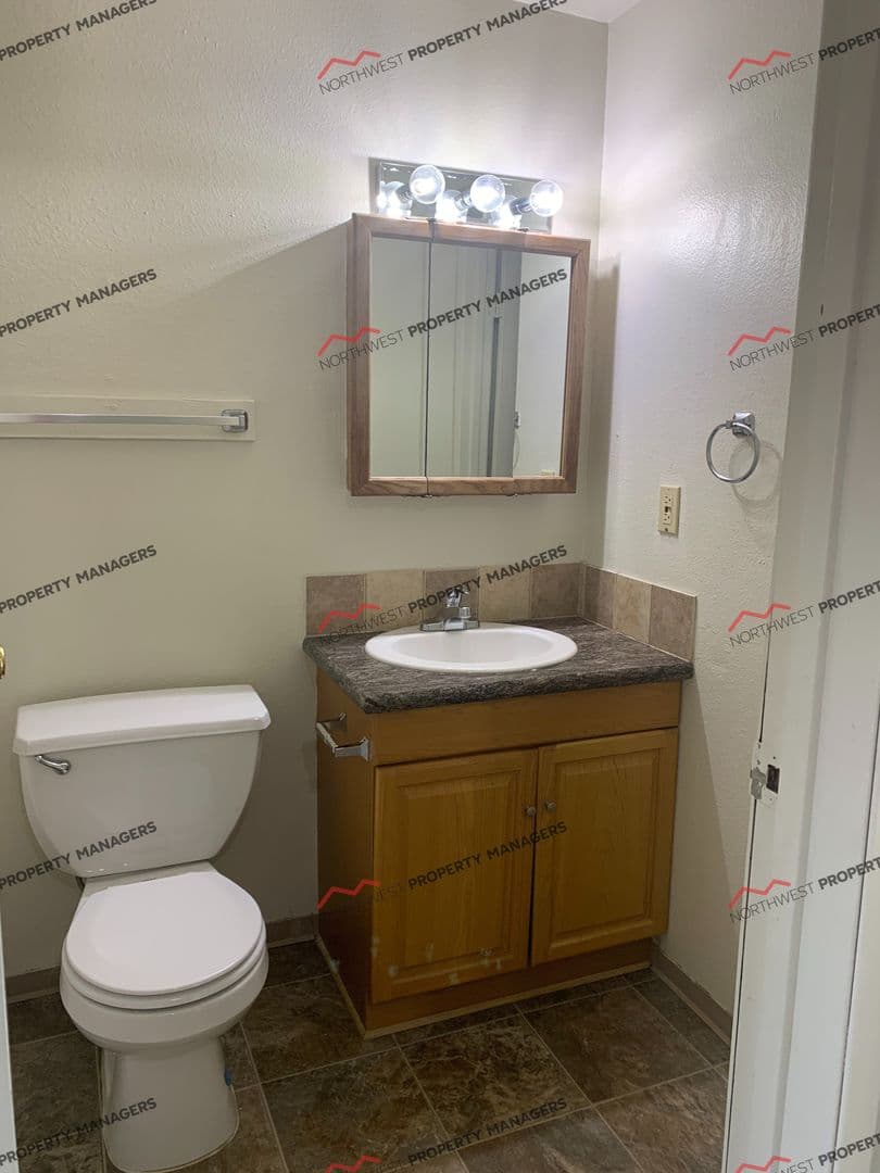 Lakewood Apartment: 4702 108th Street SW-A