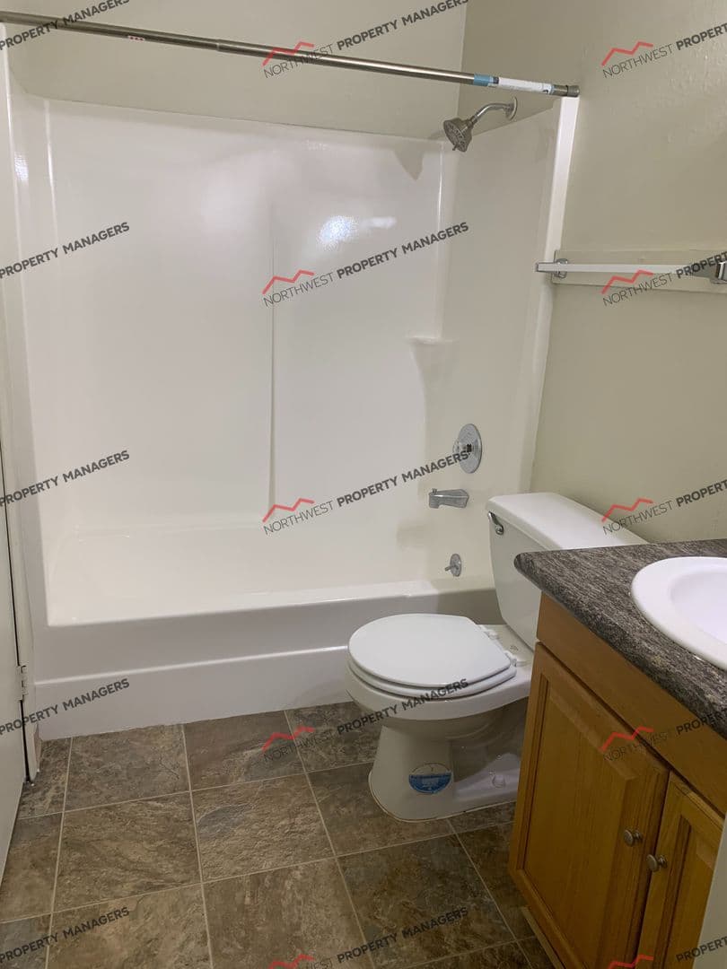 Lakewood Apartment: 4702 108th Street SW-A