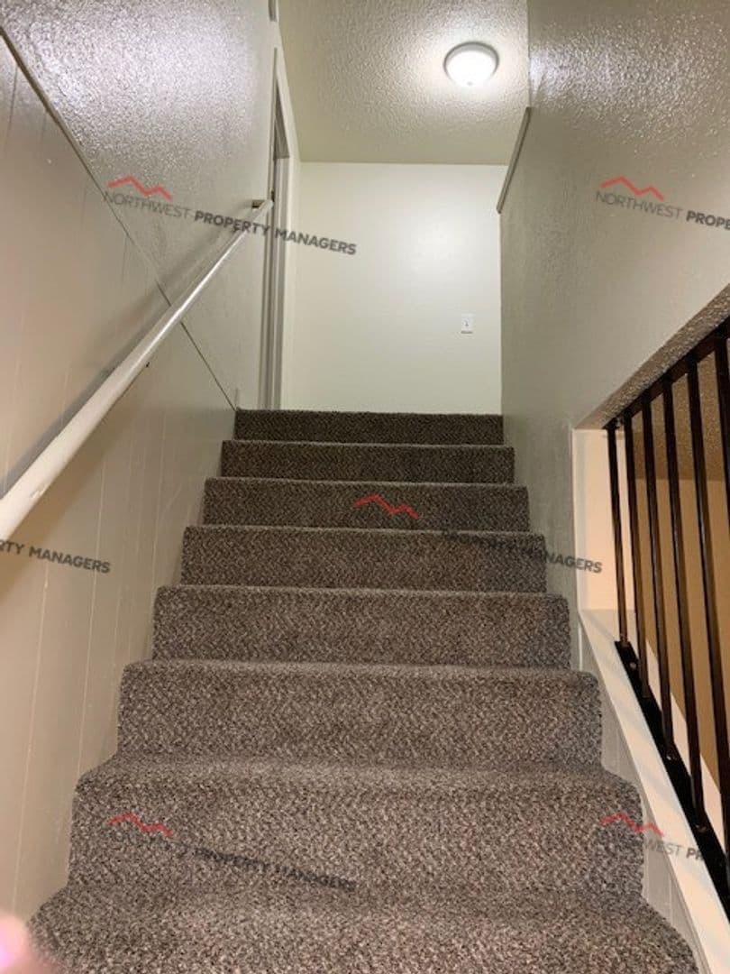 Lacey Apartment: 2700-2744 Ruddell Road SE