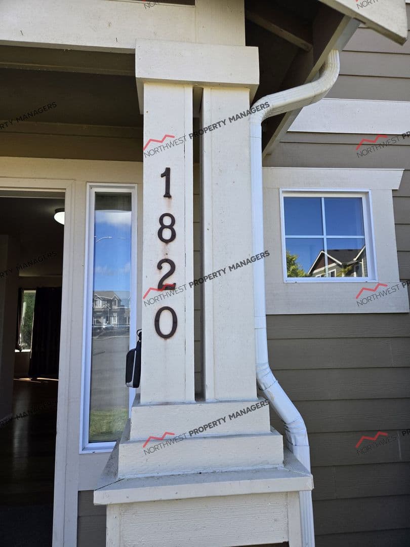Centralia House: 1820 Westside Ct