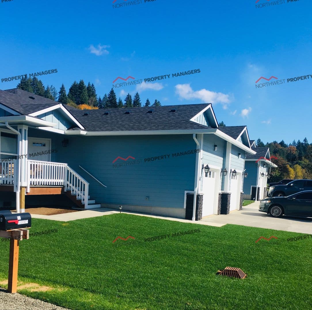 Mossyrock Apartment: 52-54 Godfrey Rd