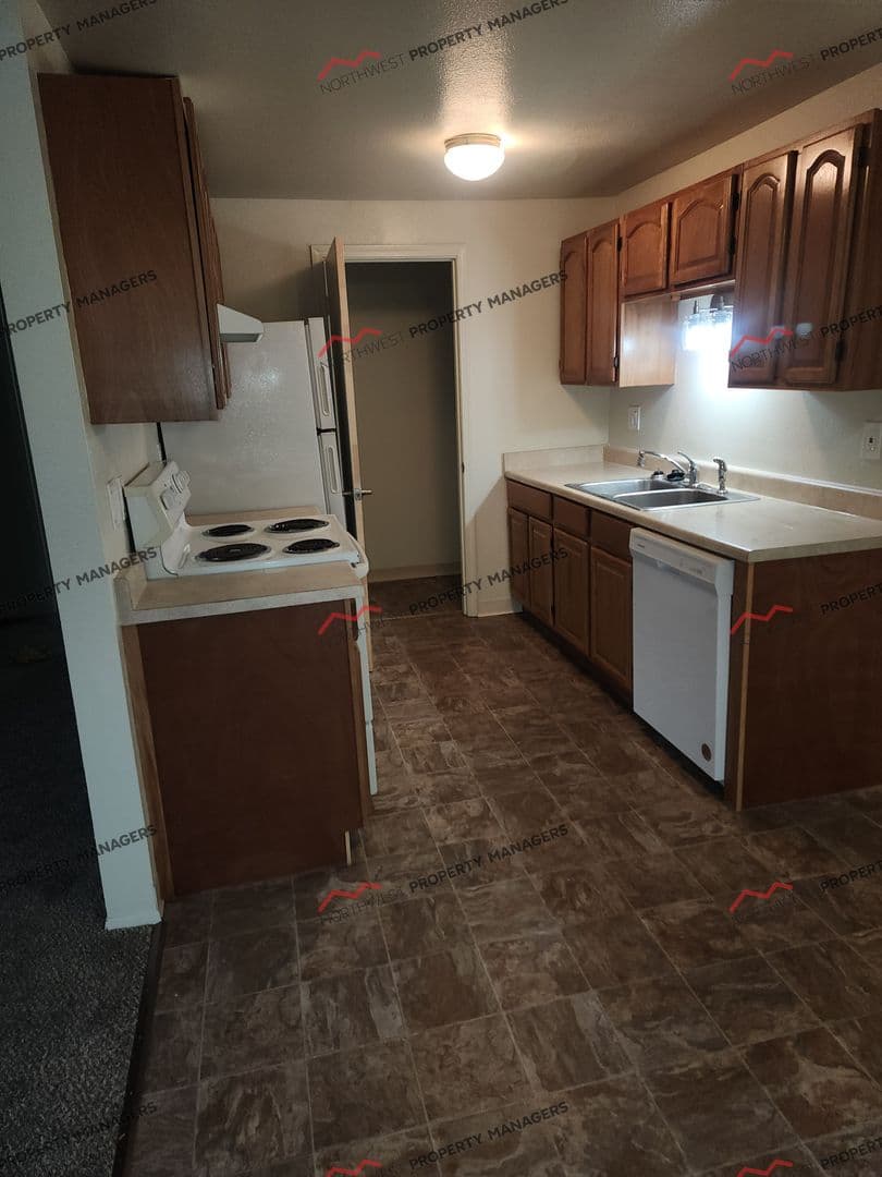 Lacey Apartment: 1615 Judd St. SE