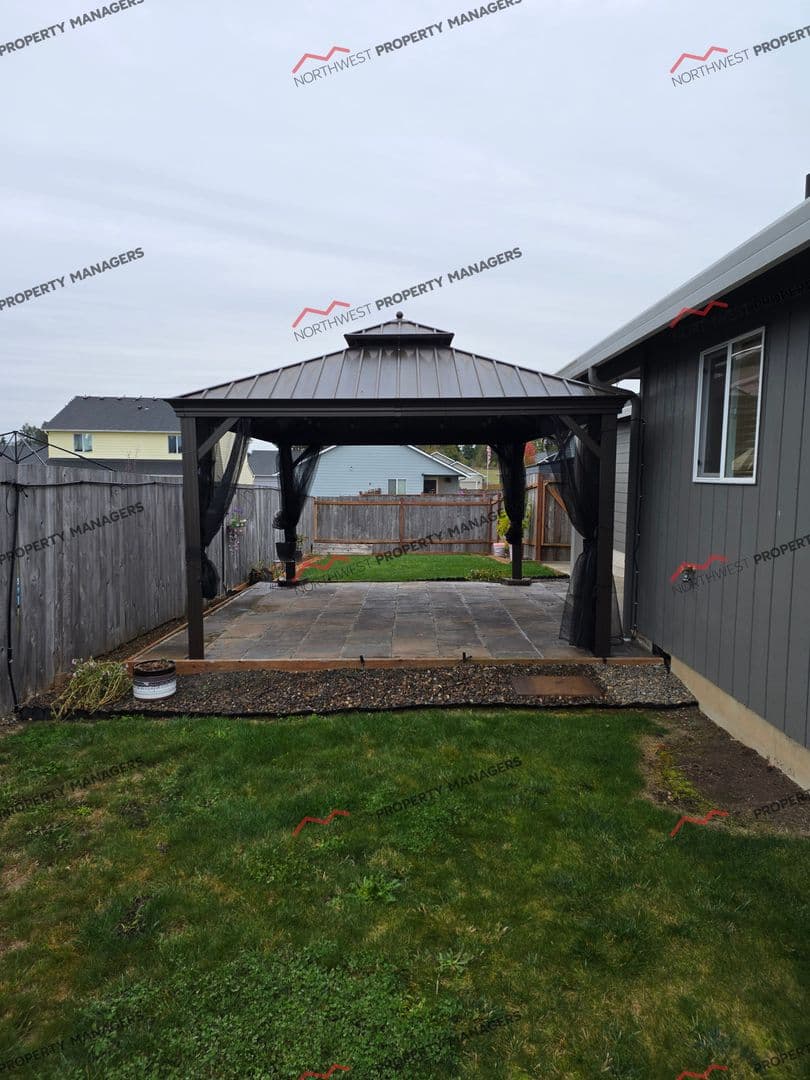 Winlock House: 410 Herren Ave