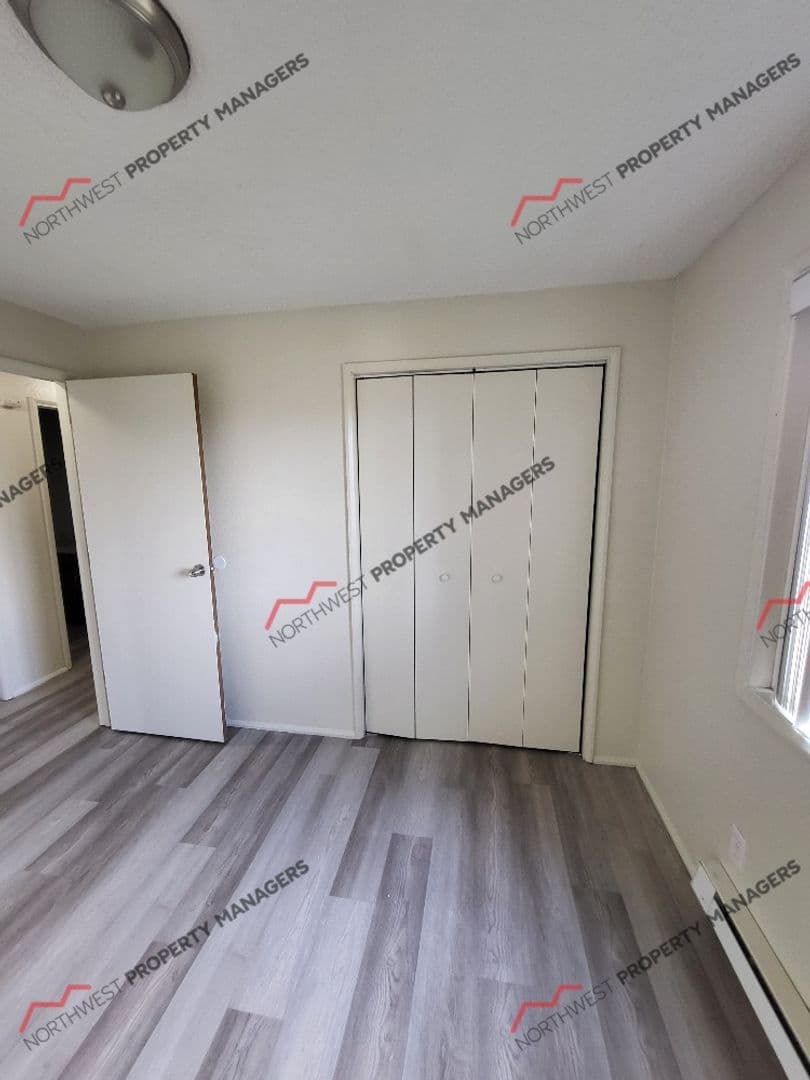 Centralia Apartment: 415 N Oak St