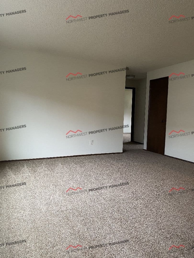 Montesano Apartment: 514 N. Medcalf Lane 1-24