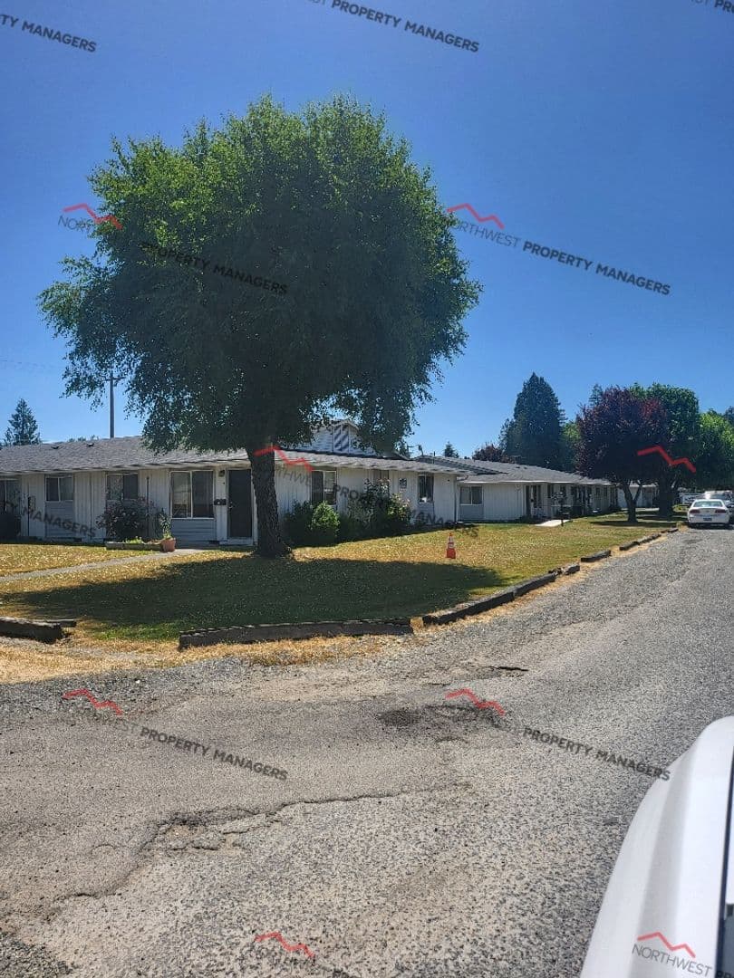 Centralia Apartment: 1100 S Pearl St 1-36