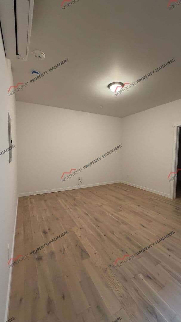 Centralia Apartment: 220 N Tower Ave