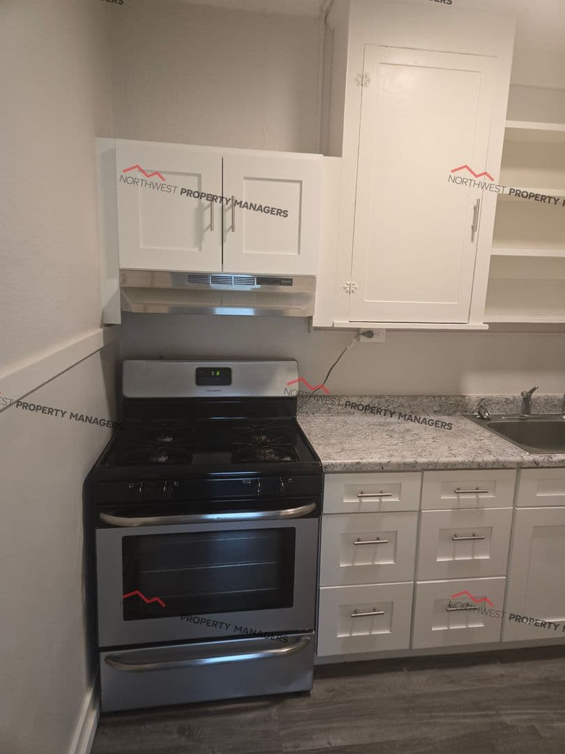 Centralia Apartment: 509 N Rock St.