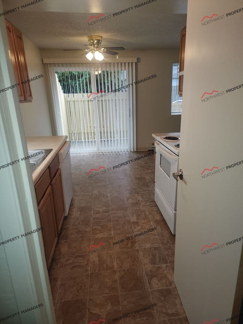 Lacey Apartment: 1615 Judd St. SE