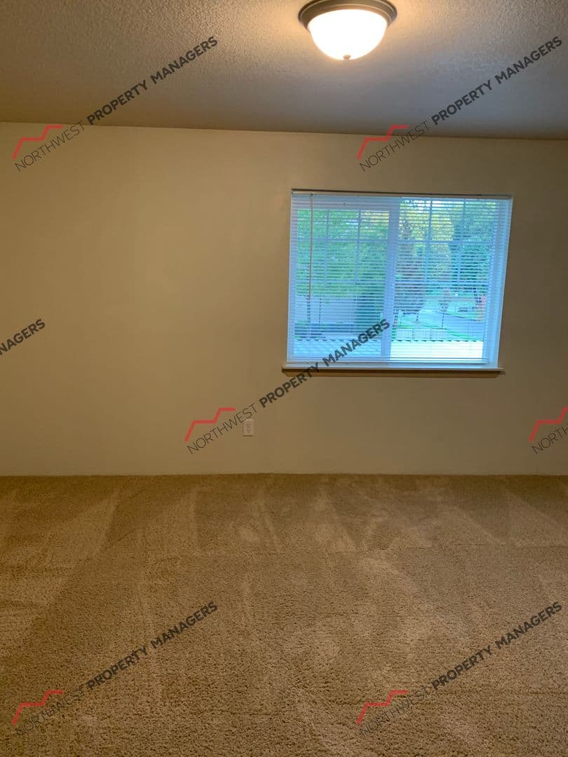 Battle Ground Apartment: 218 SW 15th Ave