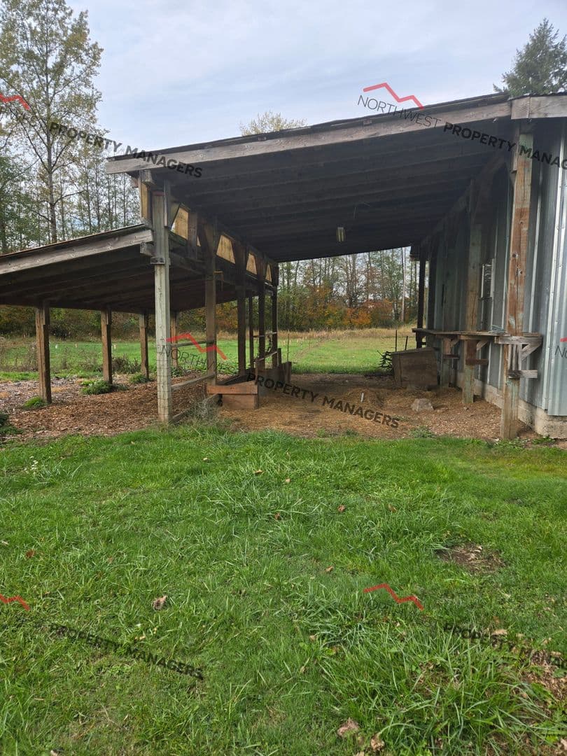 Onalaska House: 738 Gish Rd