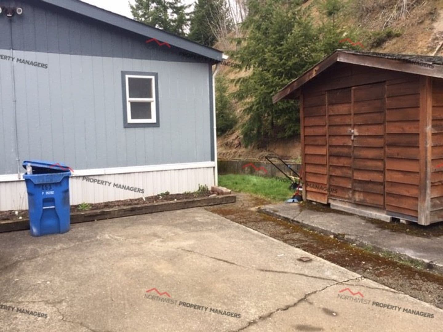 Chehalis Apartment: 2495 NE Kresky Ave.