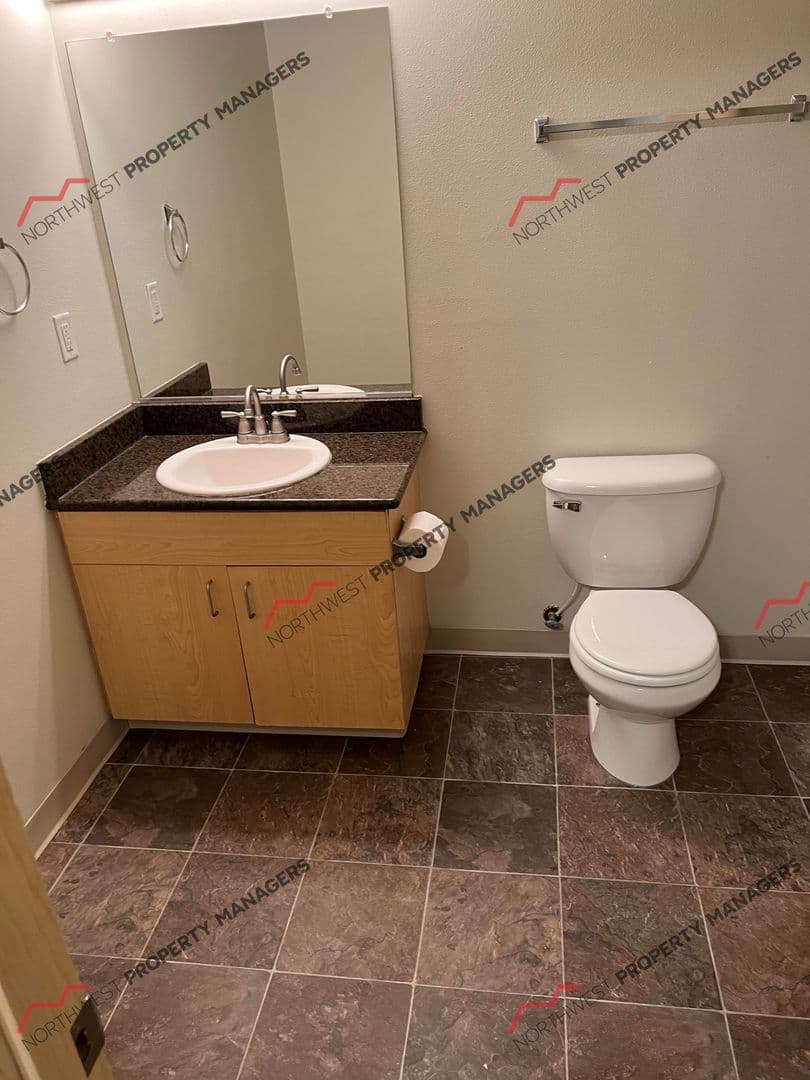 Battle Ground Apartment: 218 SW 15th Ave