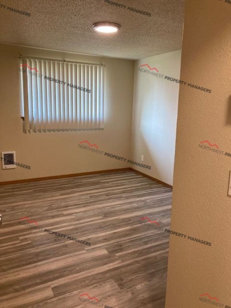 Centralia Apartment: 1100 S Pearl St 1-36