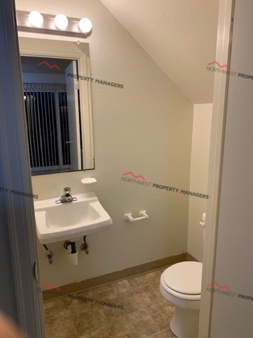 Lacey Apartment: 2700-2744 Ruddell Road SE