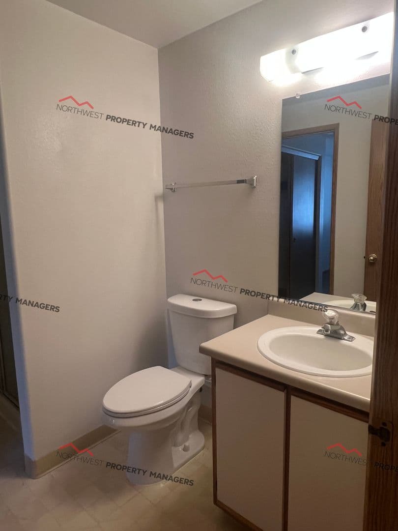 Woodland Apartment: 1451-1455-1459 N Goerig St.