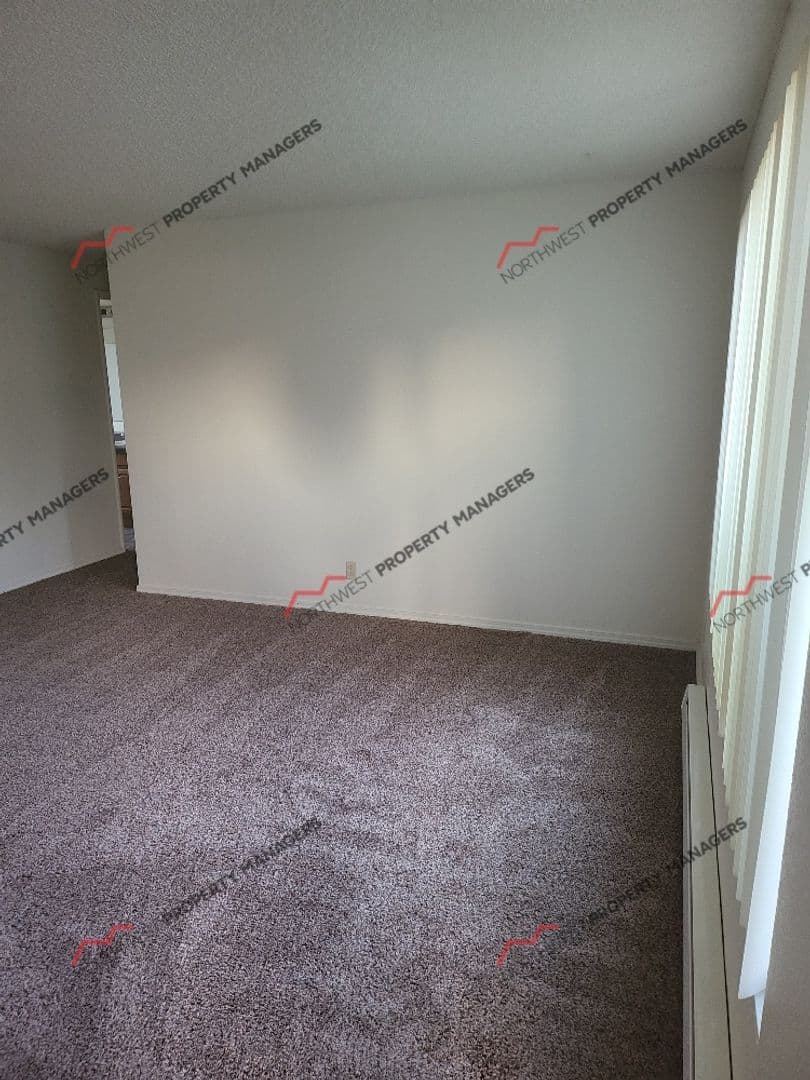 Centralia Apartment: 2227 Harrison Ave 1-36