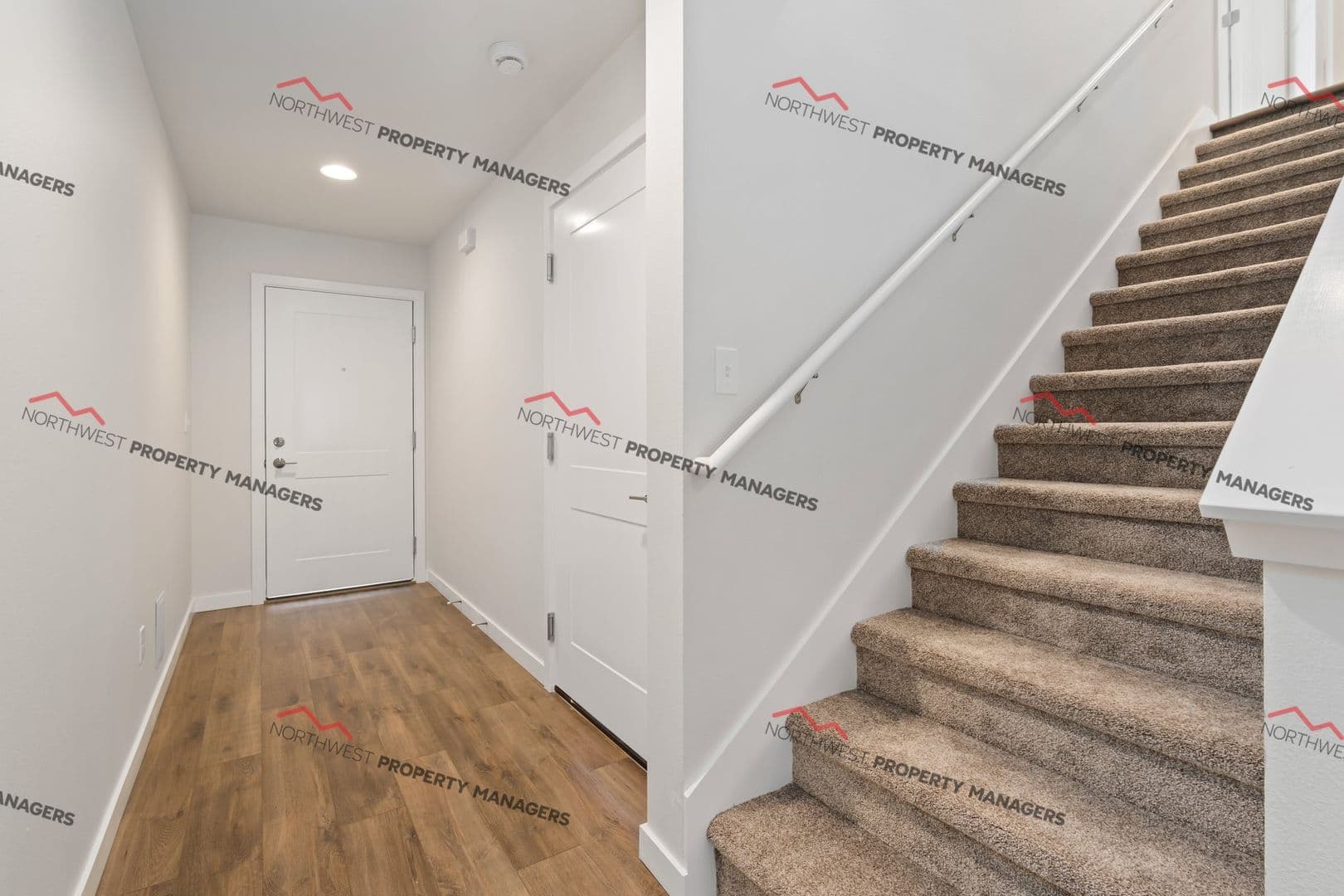 Napavine Apartment: 208 E Stella - 805-813 A/B 3rd Ave NE