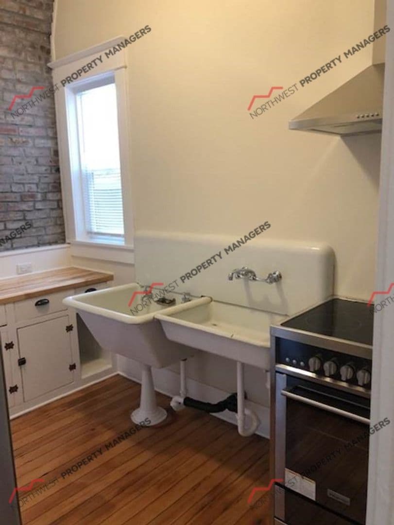 Centralia Apartment: 217 N Tower Ave