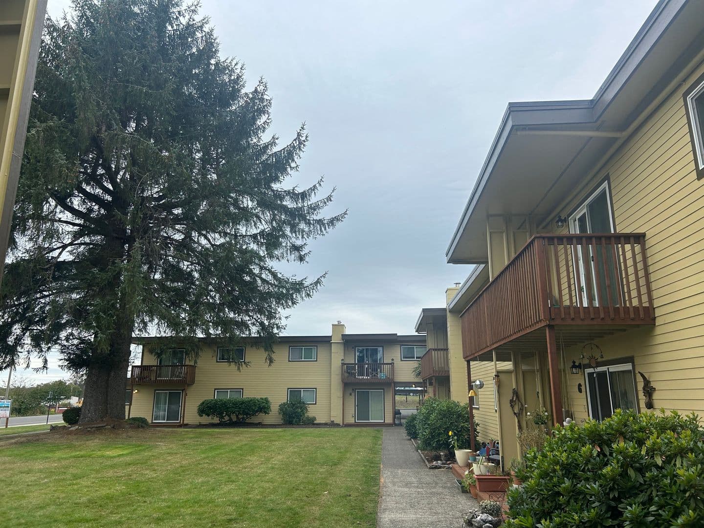 Montesano Apartment: 610 Pioneer Ave E. 1-24