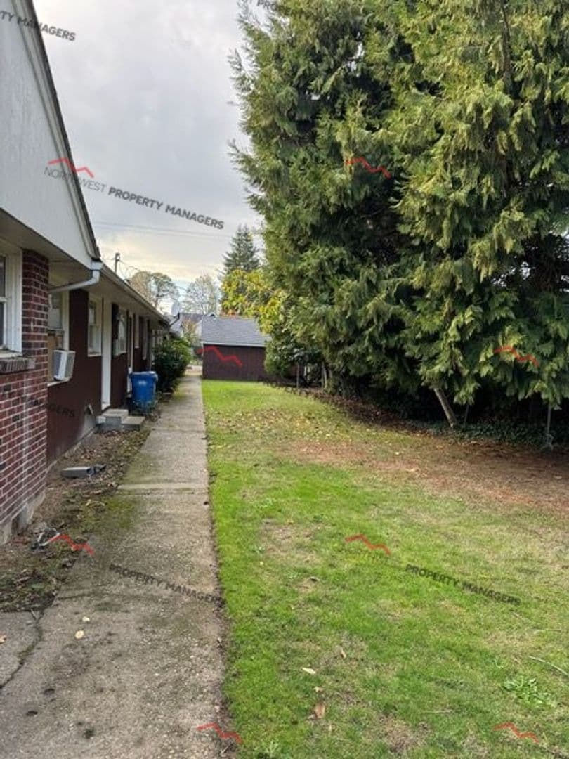 Chehalis Apartment: 1614-1630 SW Snively Ave