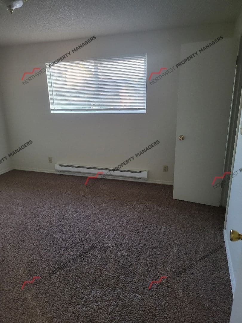 Centralia Apartment: 2227 Harrison Ave 1-36