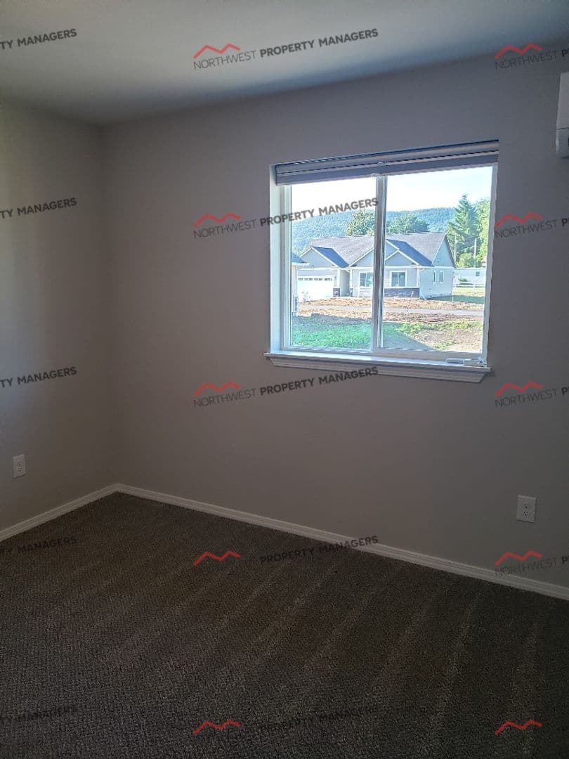 Mossyrock Apartment: 52-54 Godfrey Rd