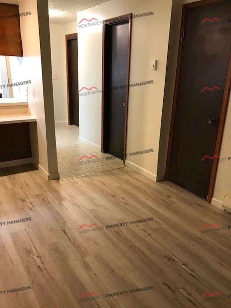 Centralia Apartment: 1505 Lewis St. 1-16 (Shamrock Apts)
