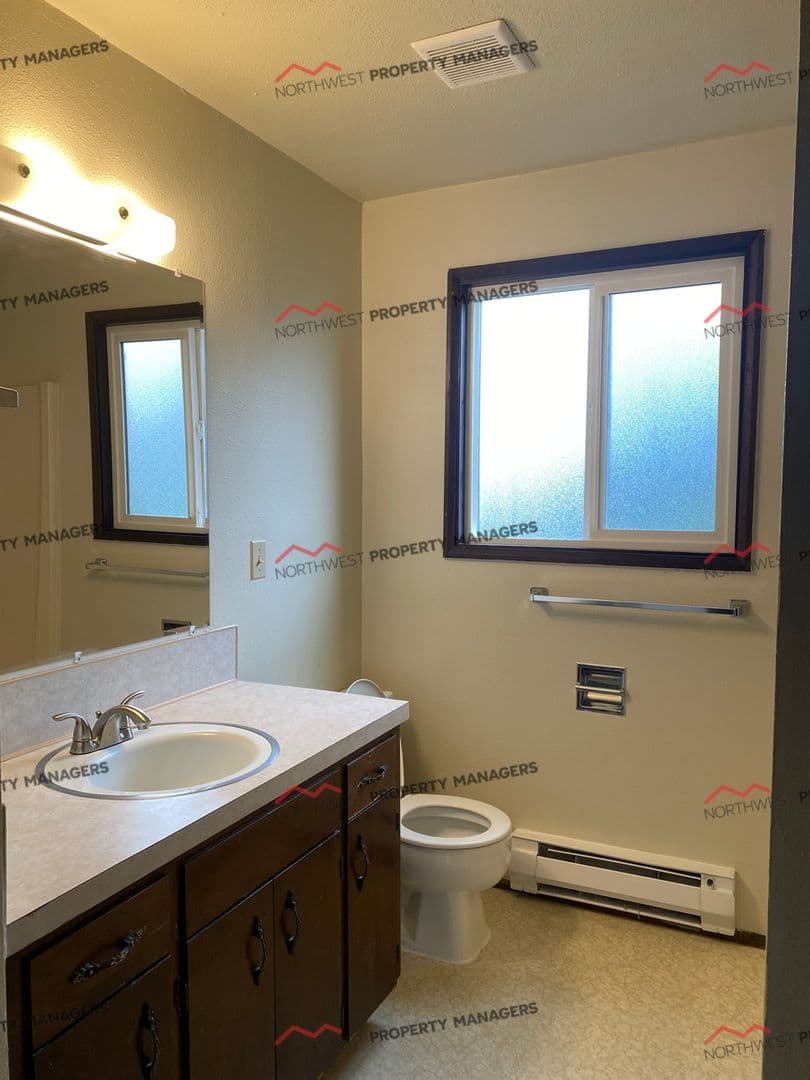 Montesano Apartment: 514 N. Medcalf Lane 1-24