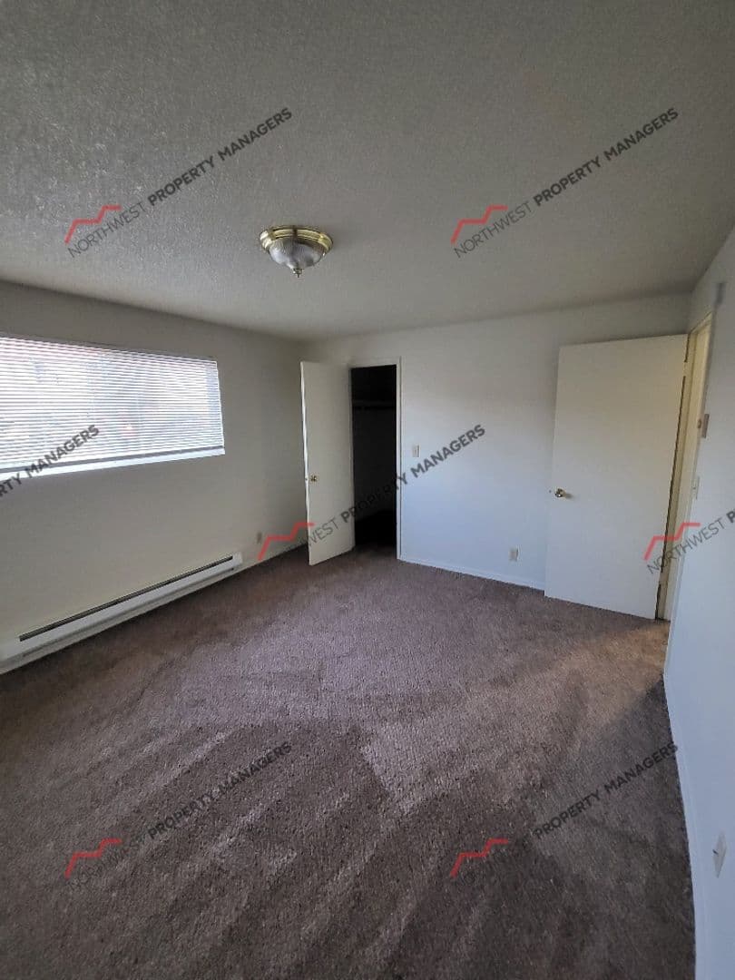 Centralia Apartment: 2227 Harrison Ave 1-36