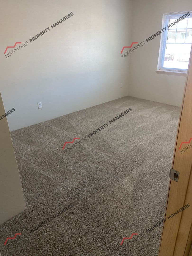 Battle Ground Apartment: 218 SW 15th Ave