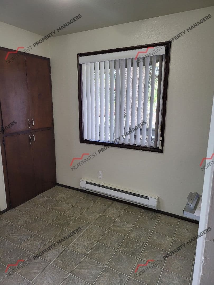 Centralia Apartment: 415 N Oak St