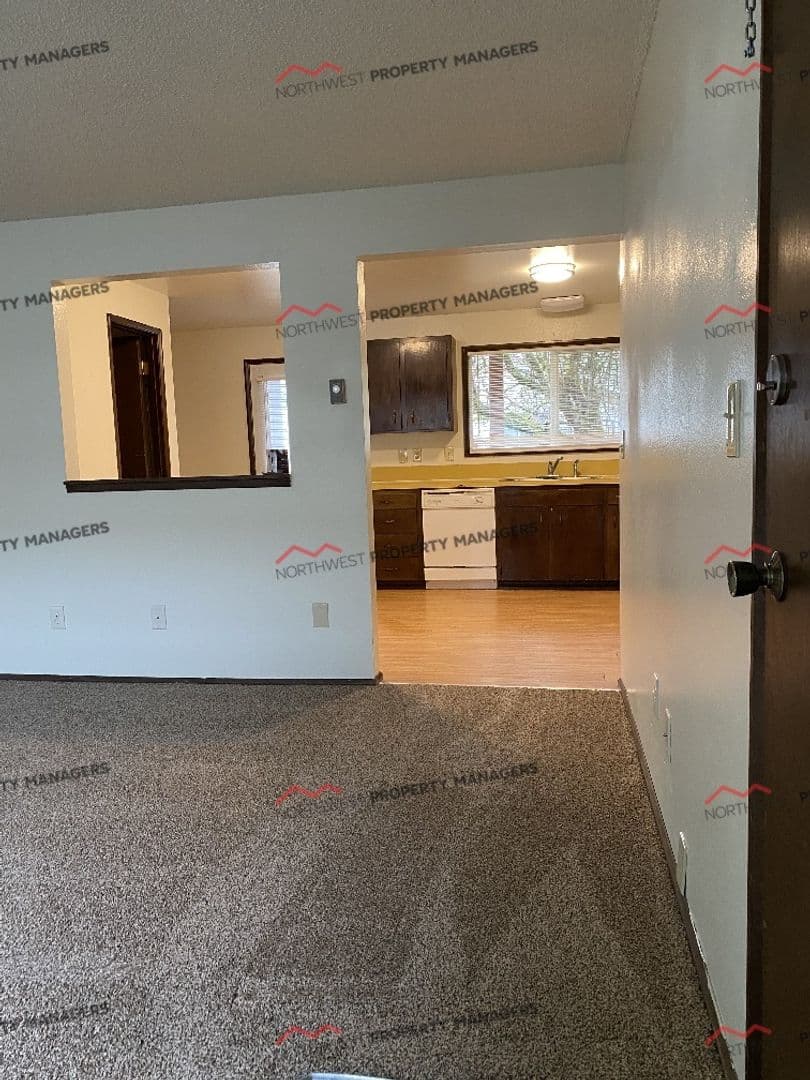 Montesano Apartment: 514 N. Medcalf Lane 1-24
