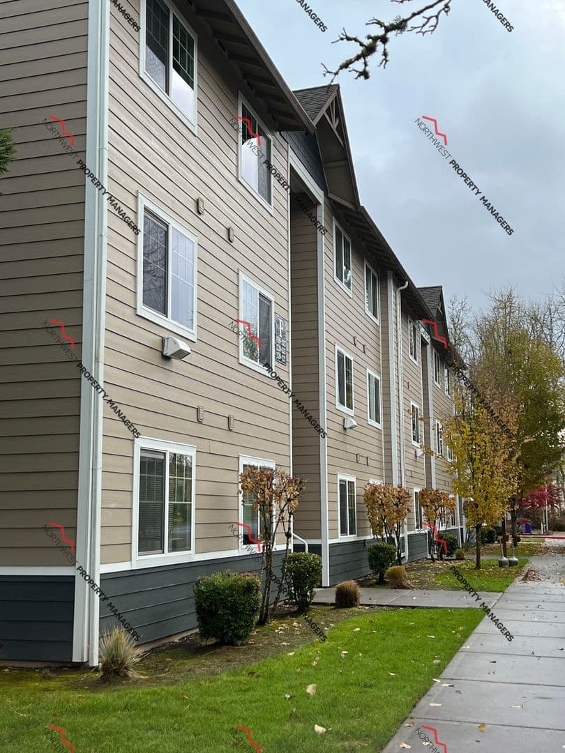 Battle Ground Apartment: 218 SW 15th Ave