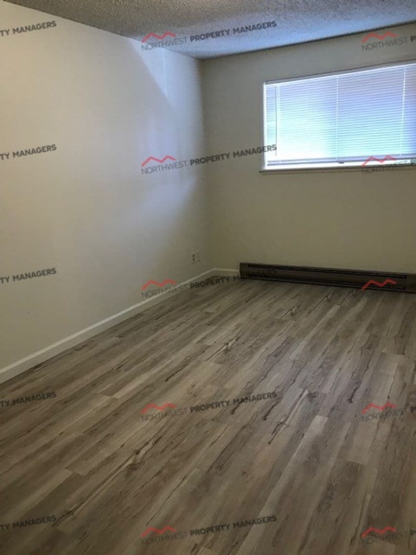 Centralia Apartment: 1505 Lewis St. 1-16 (Shamrock Apts)