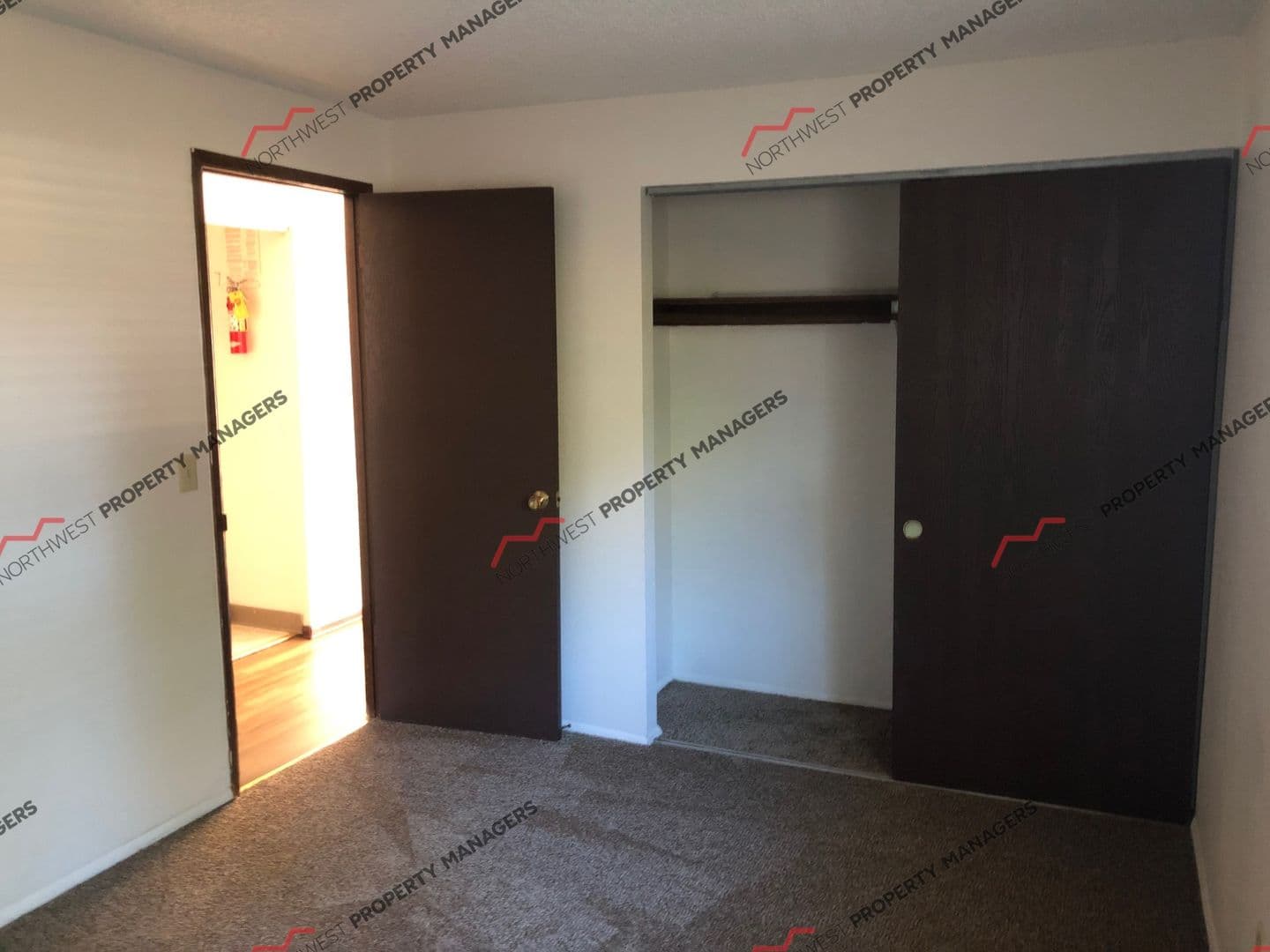 Olympia Apartment: 1400-1402 Josephine Ct. S.E.
