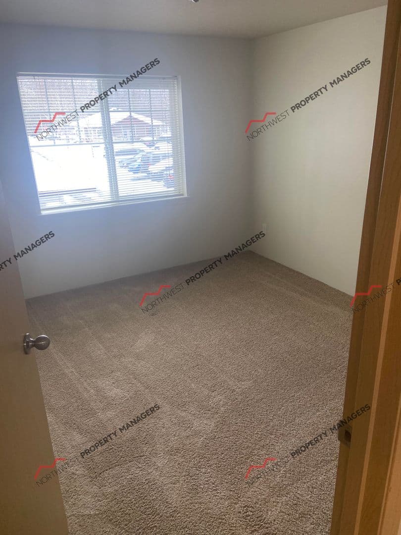 Battle Ground Apartment: 218 SW 15th Ave