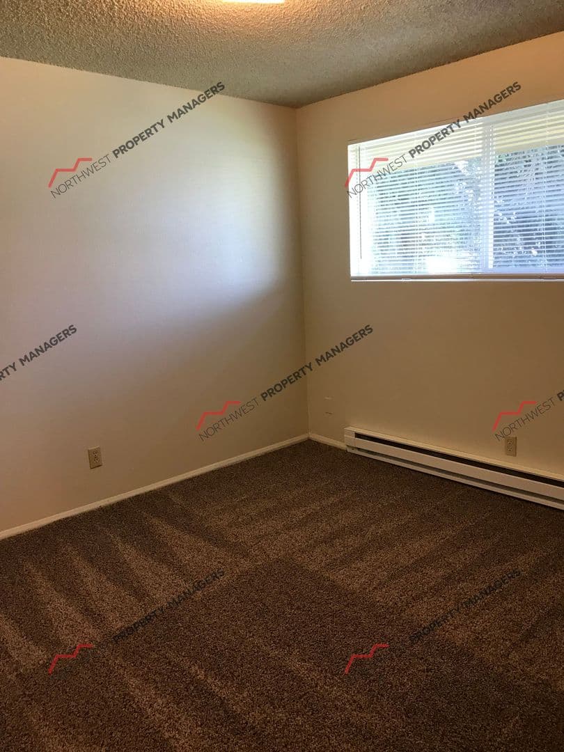 Centralia Apartment: 2227 Harrison Ave 1-36