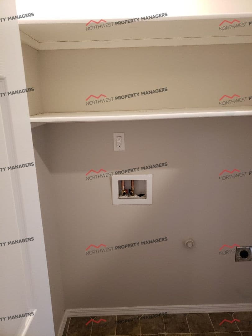 Mossyrock Apartment: 52-54 Godfrey Rd
