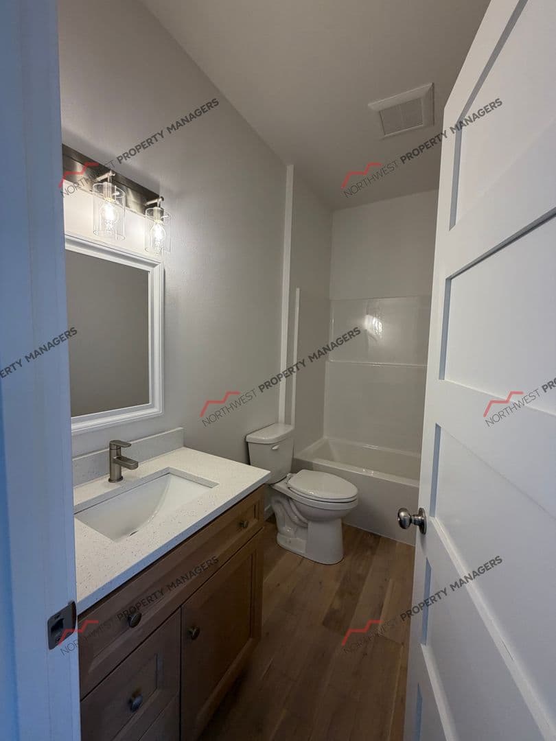 Centralia Apartment: 220 N Tower Ave