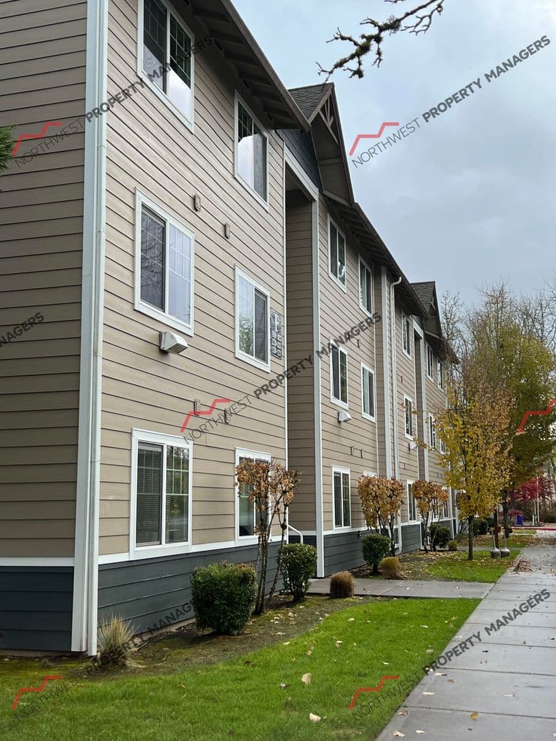 Battle Ground Apartment: 218 SW 15th Ave