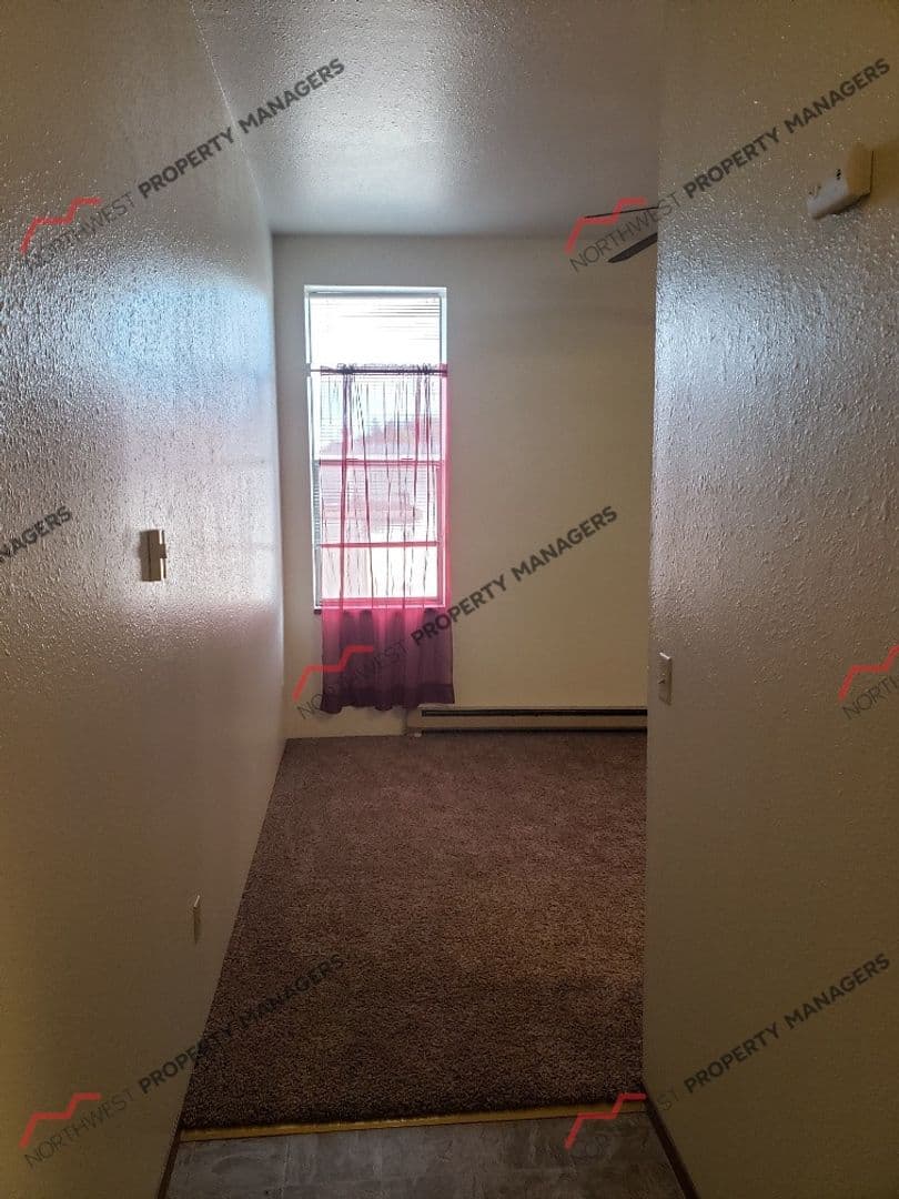 Chehalis Apartment: 369 NW Chehalis Ave.
