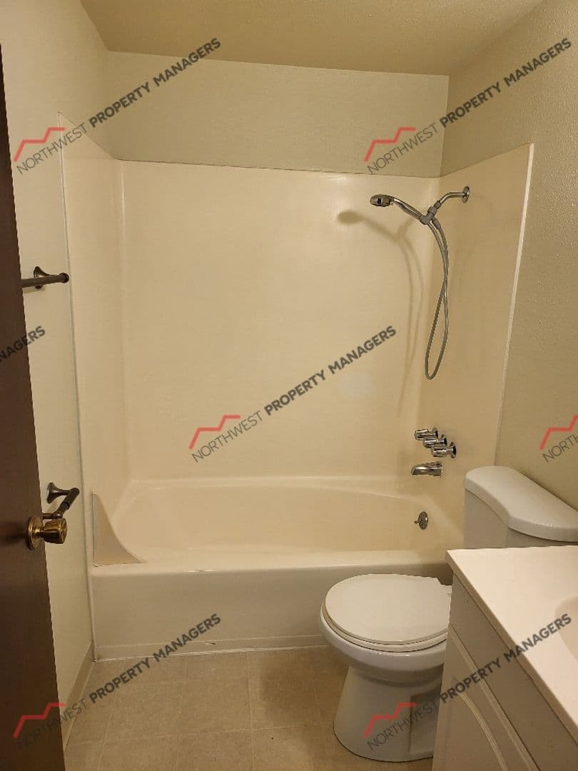 Centralia Apartment: 1205 Alder St